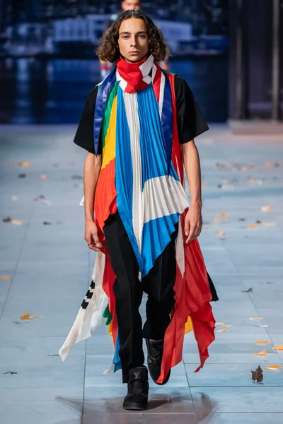 Look 60